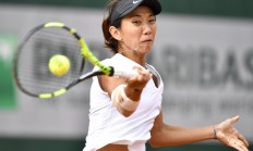 欧亿体育官网-女子网球比赛：法国选手实现逆转